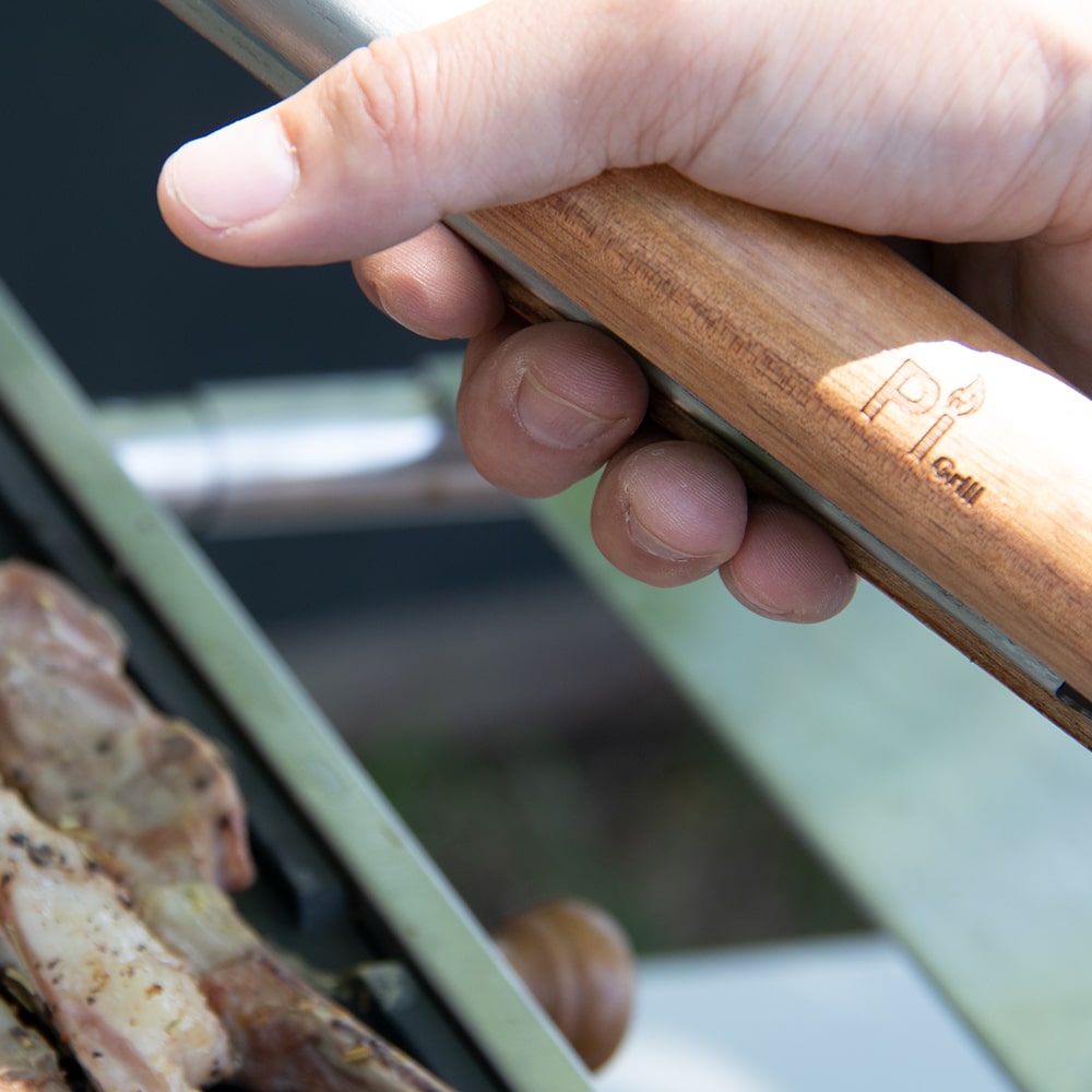 FOUR-PIECE GRILLING ESSENTIAL BUNDLE