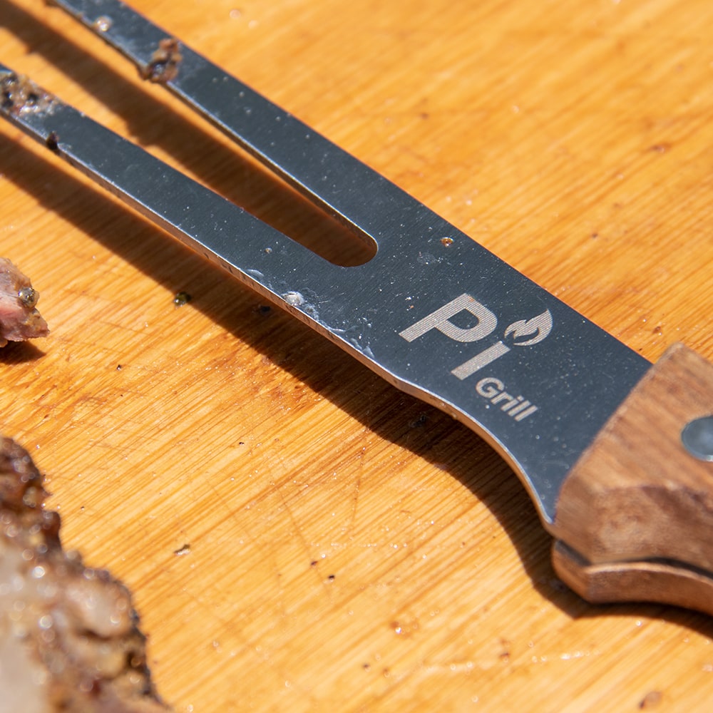 REVERSIBLE CUTLERY & CUTTING BOARD SET