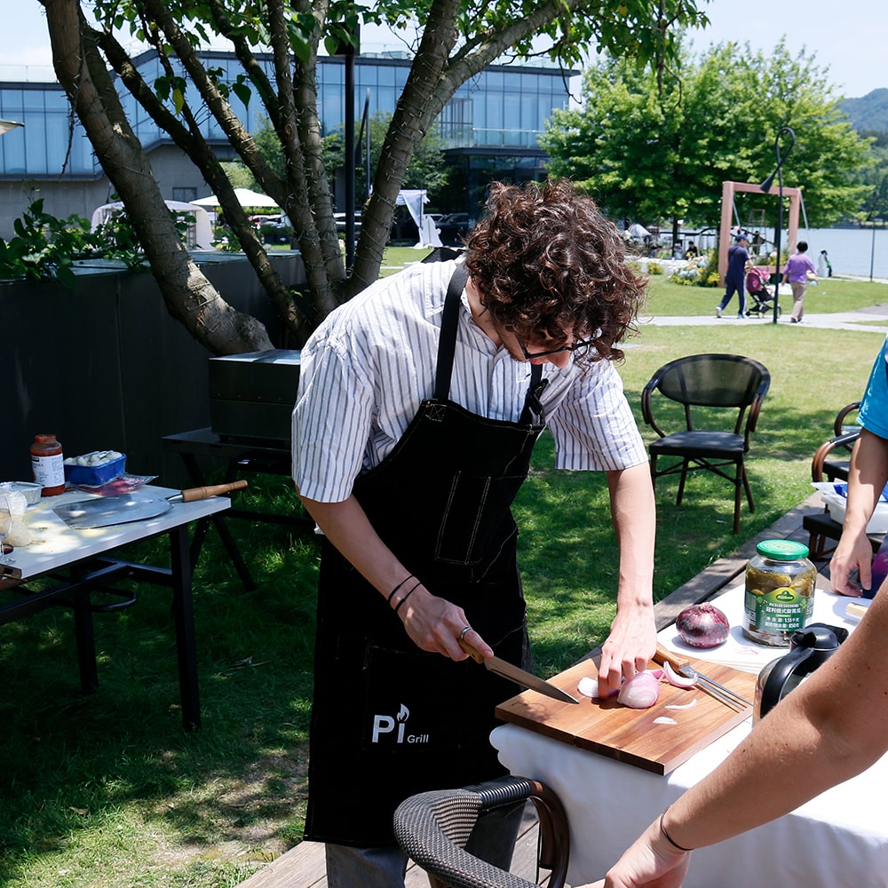 LEATHER GRILLING APRON